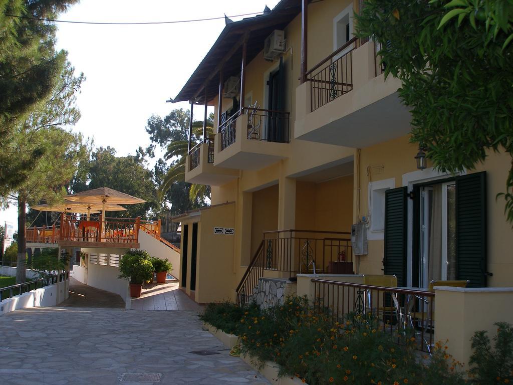 Michalis Place Apartments ヴァシリキ エクステリア 写真